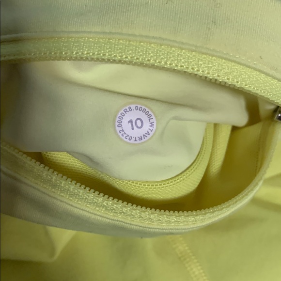Lululemon Highlight Yellow Speed Up Shorts
Sz 10, 4 in, Good Condition - Picture 3 of 5